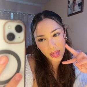 Meet your Posher, Marinthia